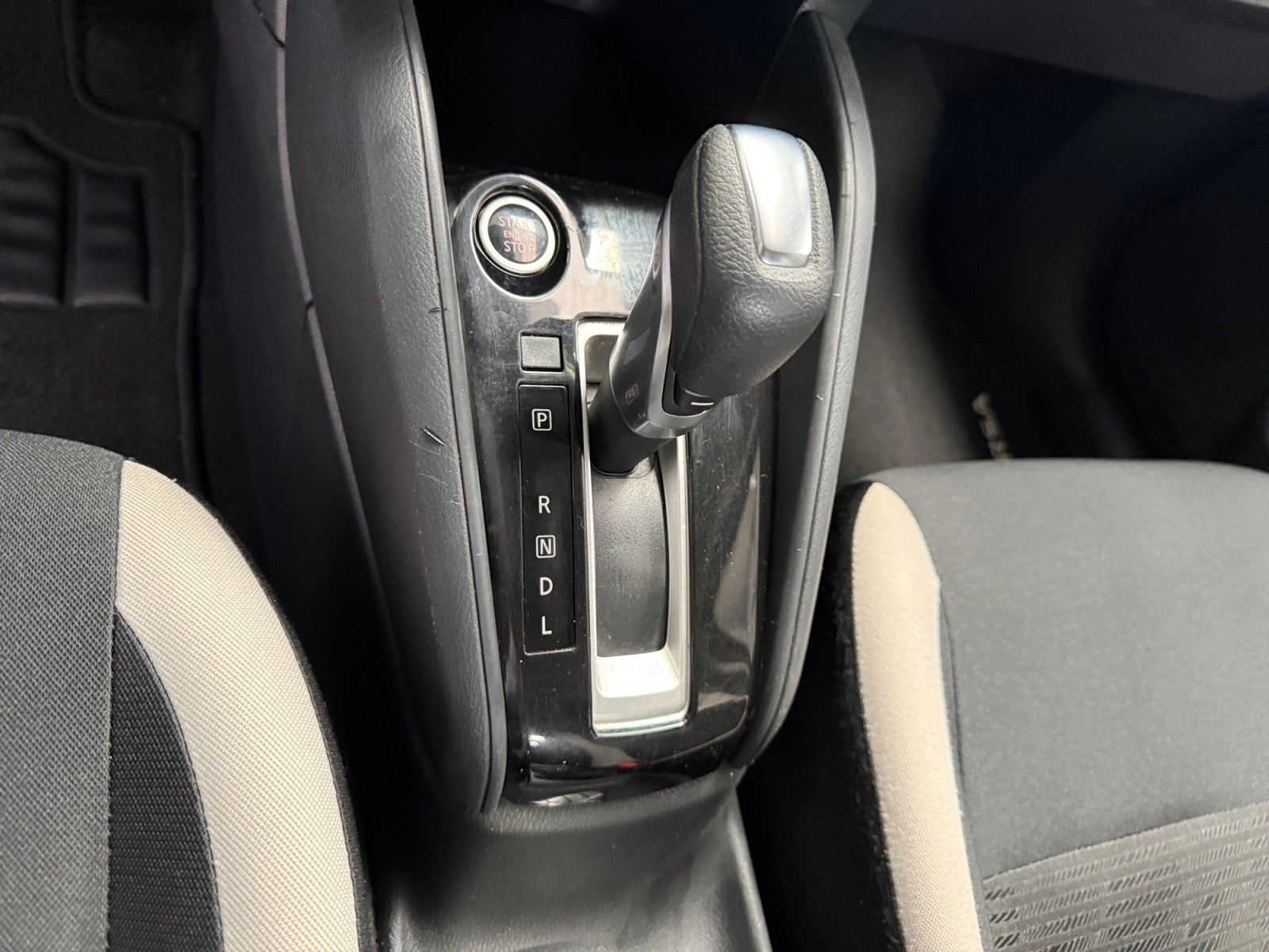 2020 Nissan VERSA ADVANCE CVT 22
