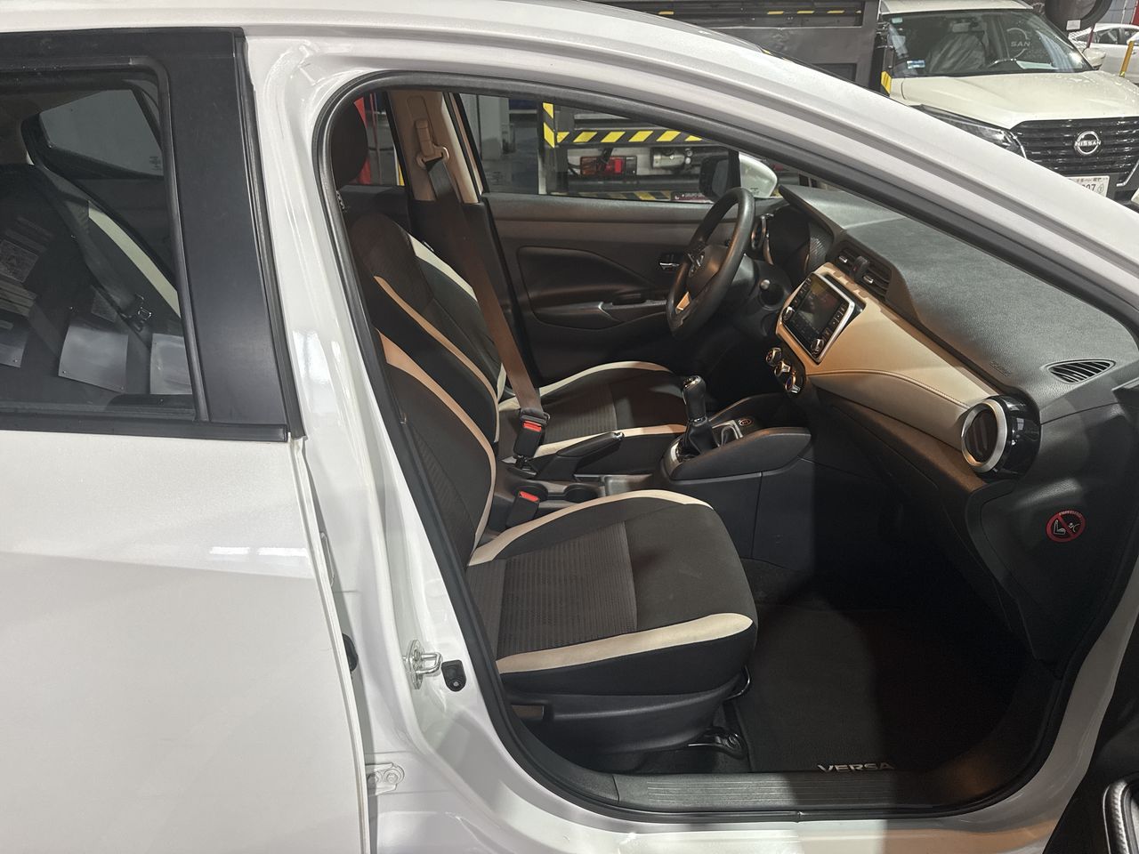 2020 Nissan VERSA ADVANCE MT