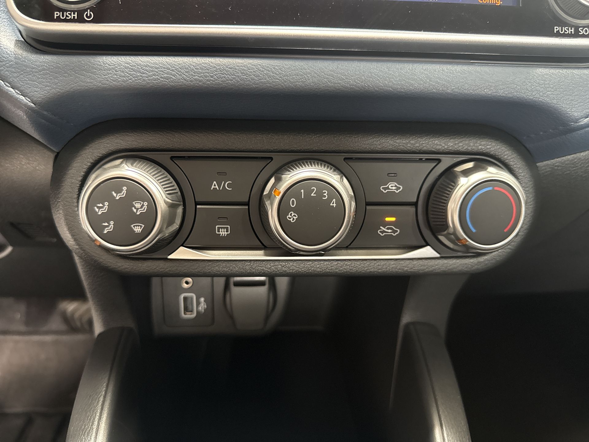 2025 Nissan VERSA ADVANCE MT 25