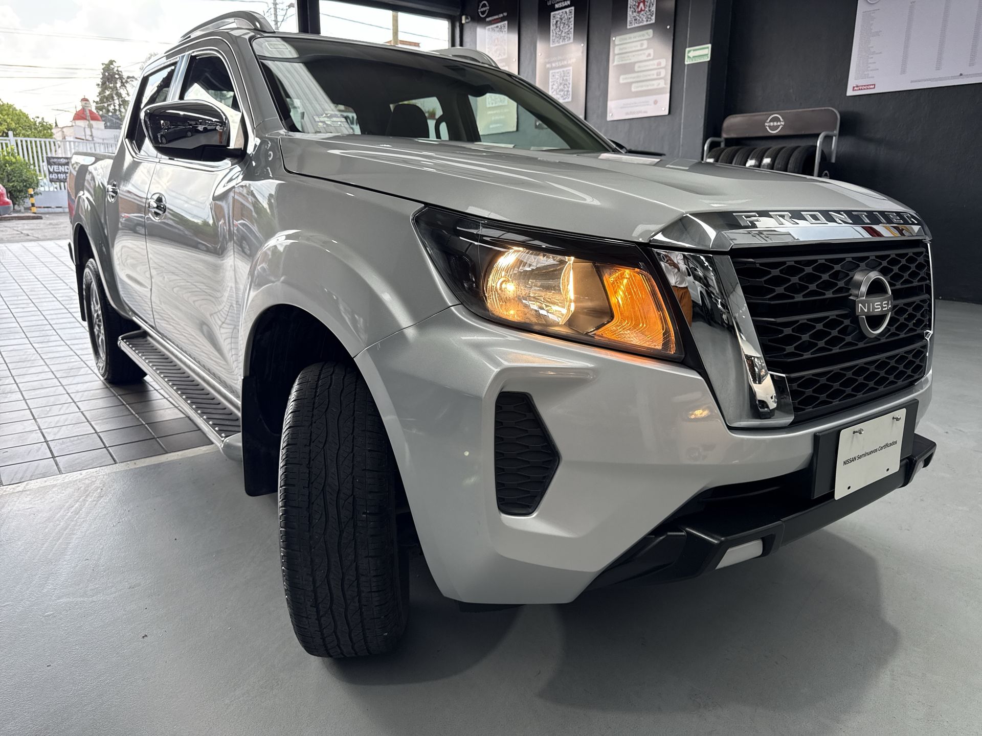 2024 Nissan FRONTIER FRONTIER LE TM 24