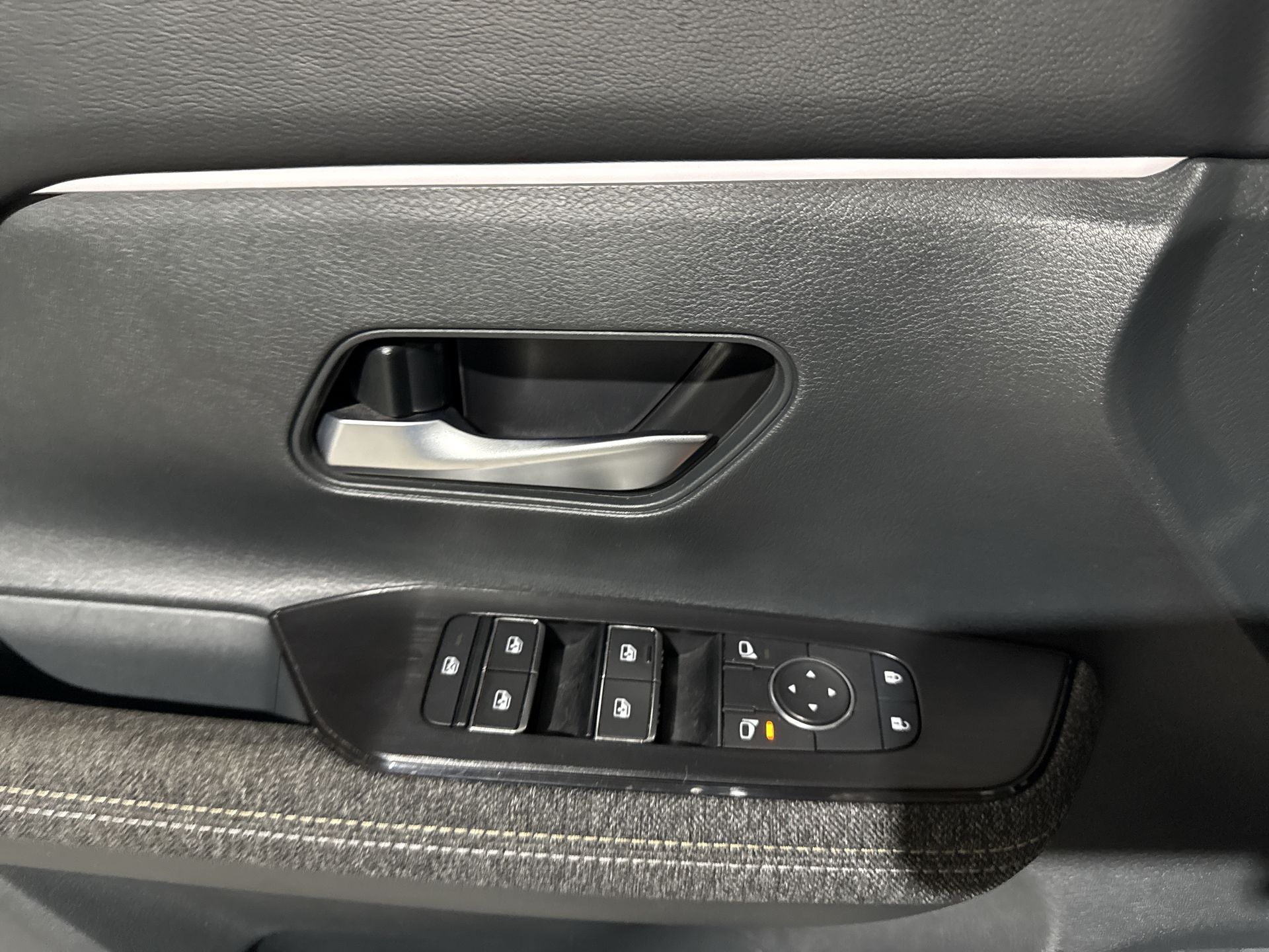 2025 Nissan KICKS PLATINUM CVT