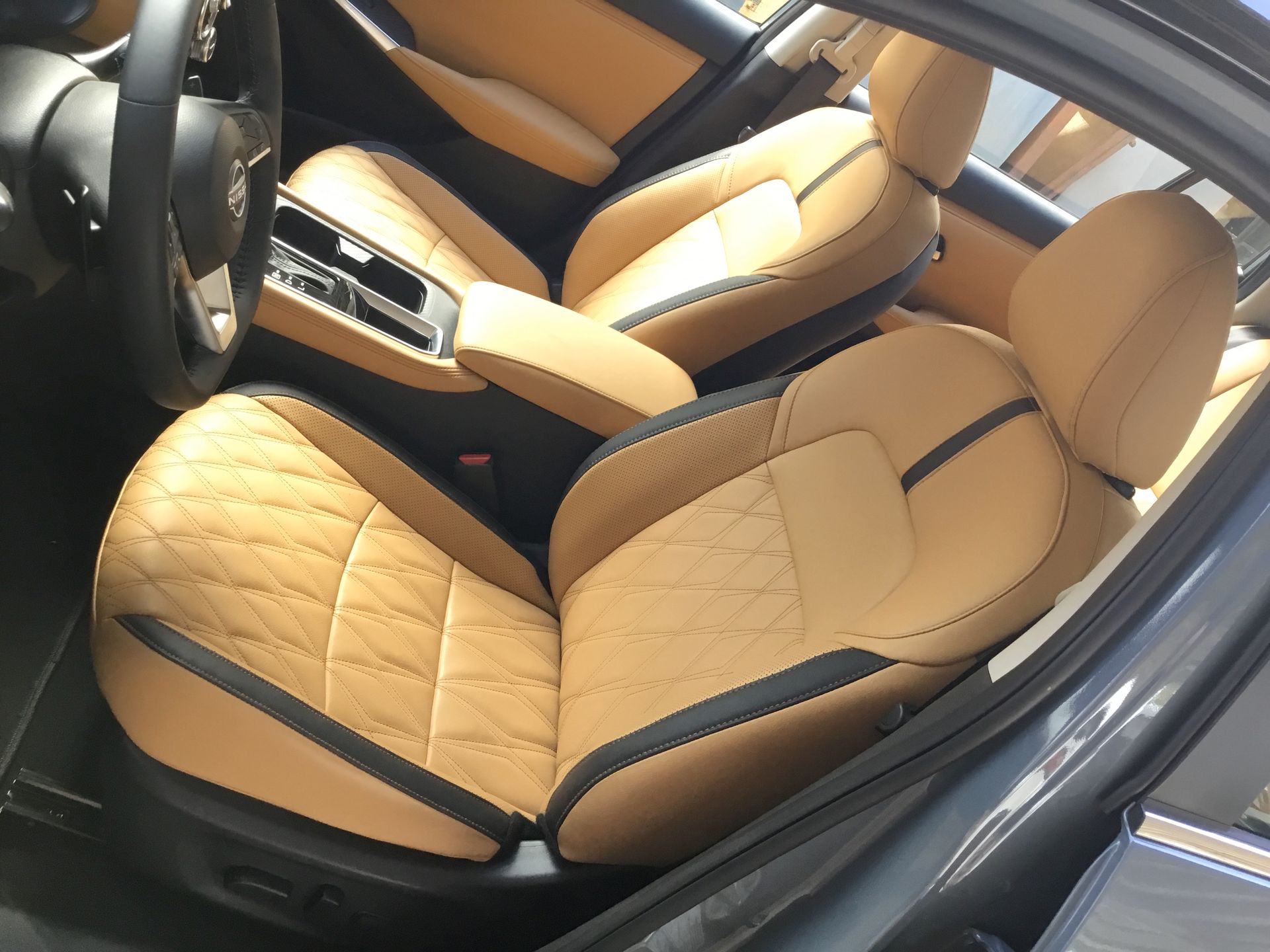 2025 Nissan SENTRA PLATINUM BITONO CVT 25