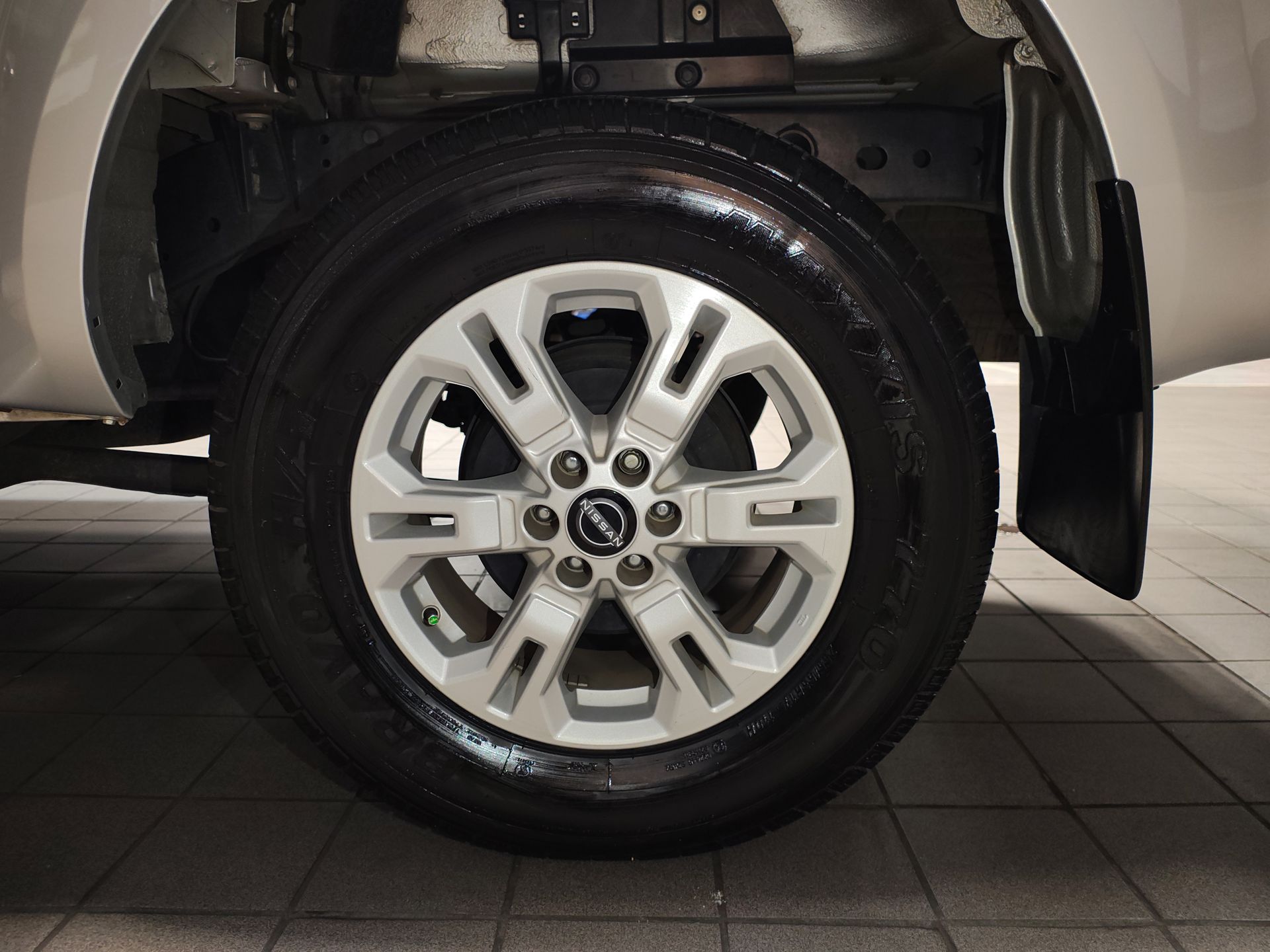 2024 Nissan FRONTIER FRONTIER LE TM 24