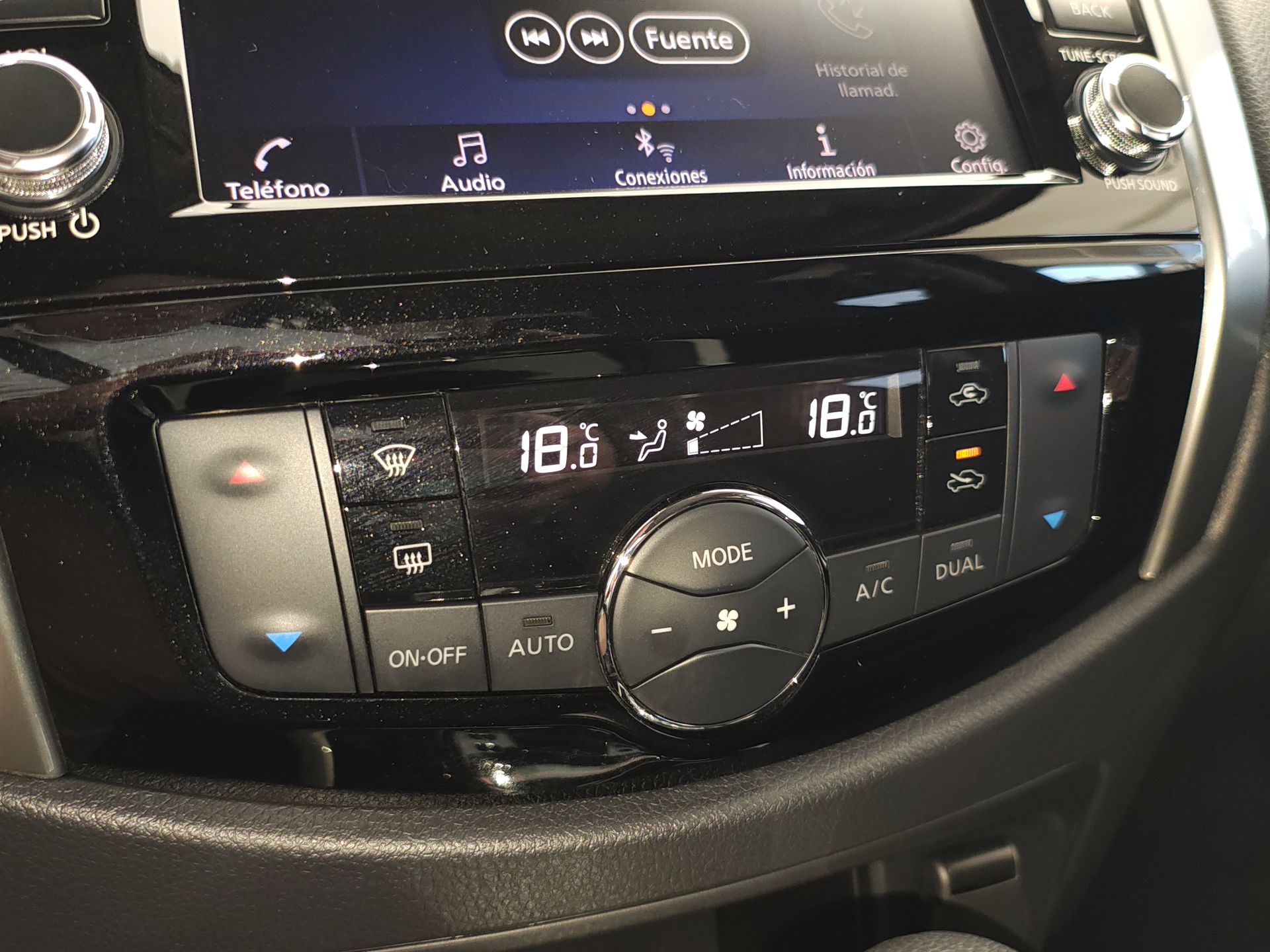 2024 Nissan FRONTIER FRONTIER LE TA 24