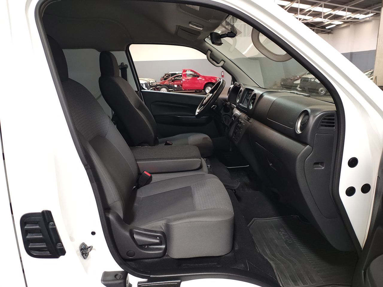 2024 Nissan URVAN URVAN PANEL AMPLIA AA