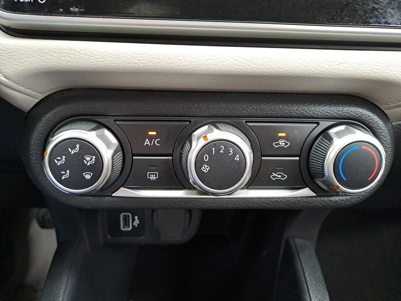 2021 Nissan VERSA ADVANCE MT 21