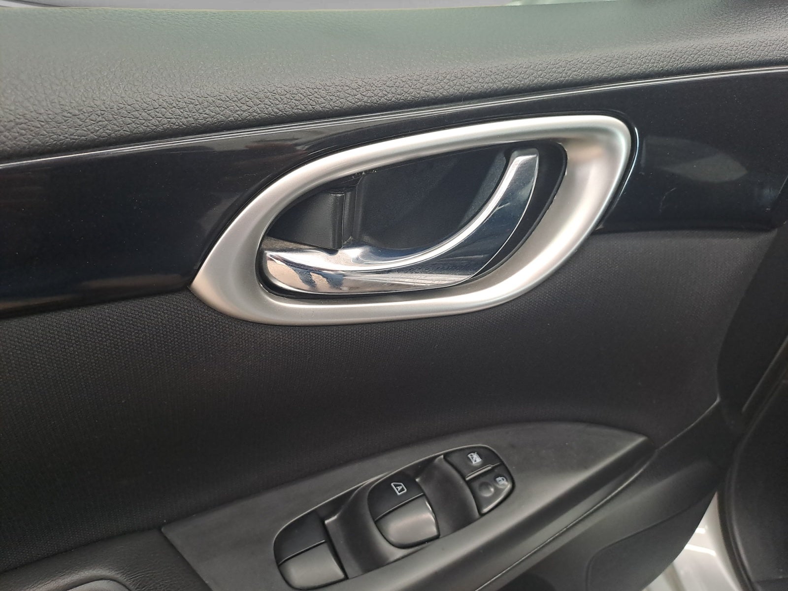 2019 Nissan SENTRA ADVANCE MT