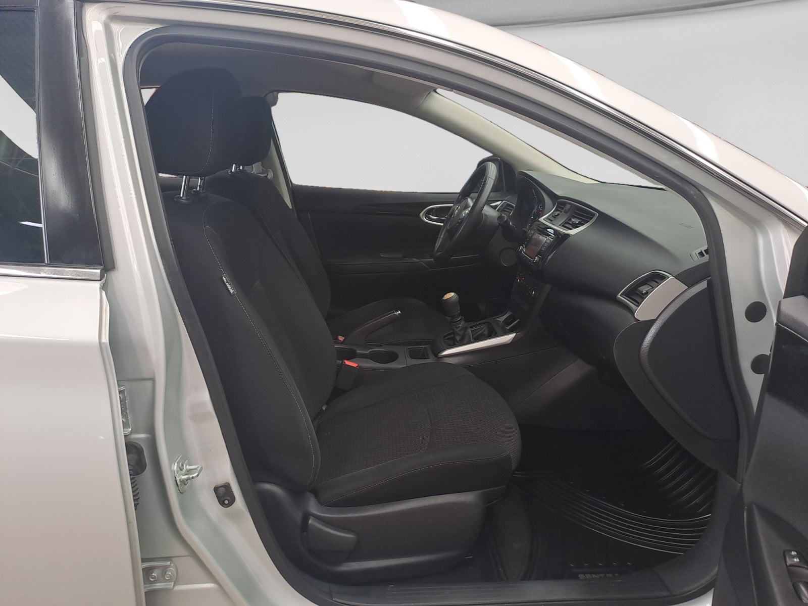2019 Nissan SENTRA ADVANCE MT