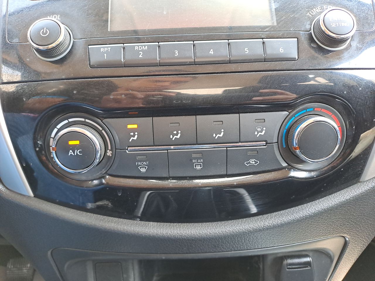 2020 Nissan FRONTIER LE TM AC