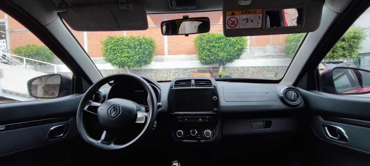 2023 RENAULT KWID ICONIC