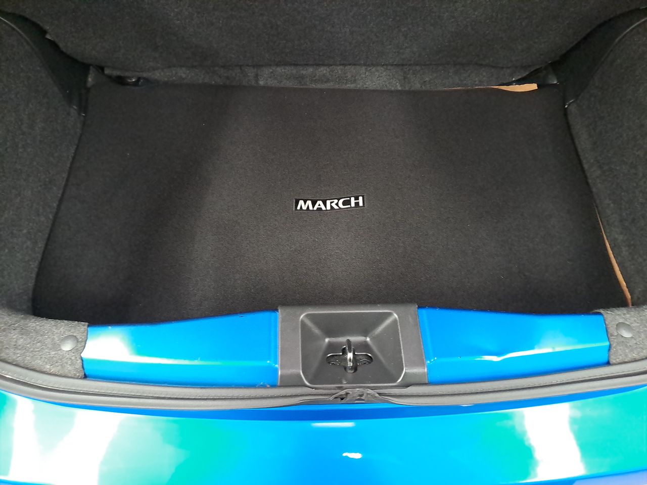 2023 Nissan MARCH EXCLUSIVE TA BI-TONO 23