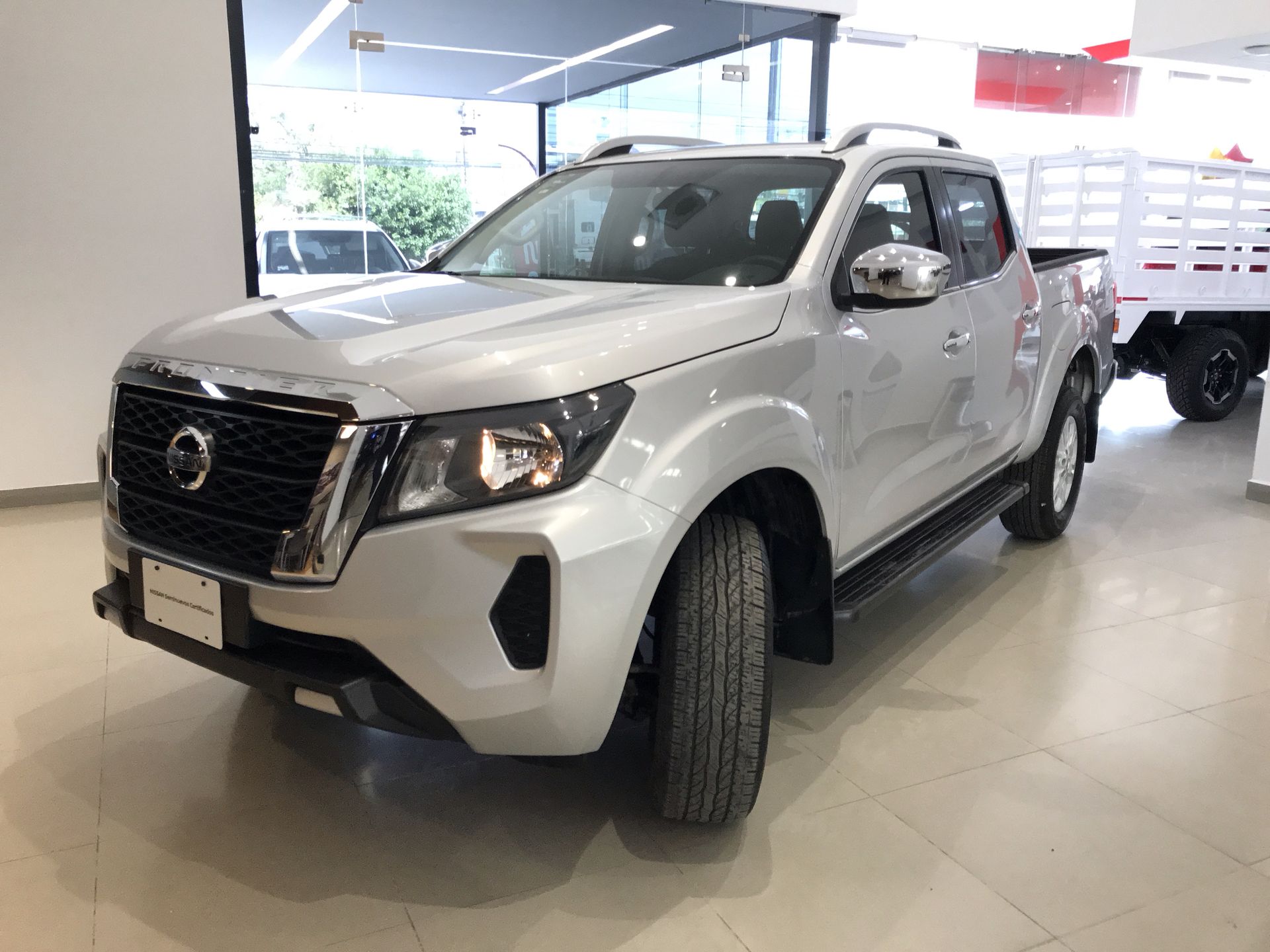 2021 Nissan FRONTIER LE TA 21