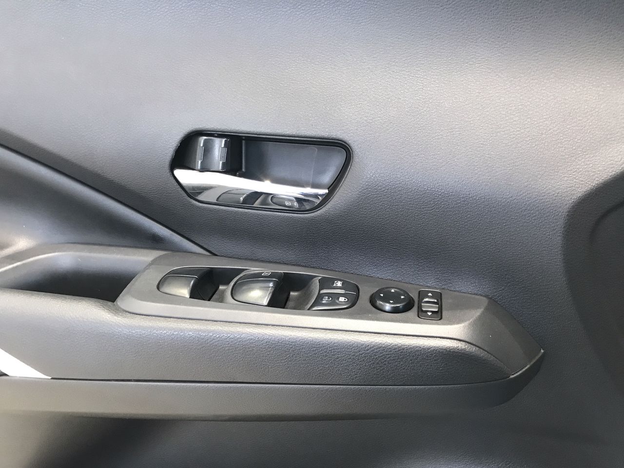 2023 Nissan KICKS PLATINUM BI-TONO 1.6 LTS CVT 23