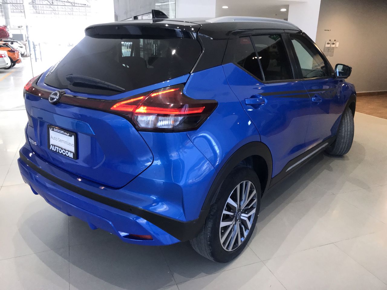 2023 Nissan KICKS PLATINUM BI-TONO 1.6 LTS CVT 23