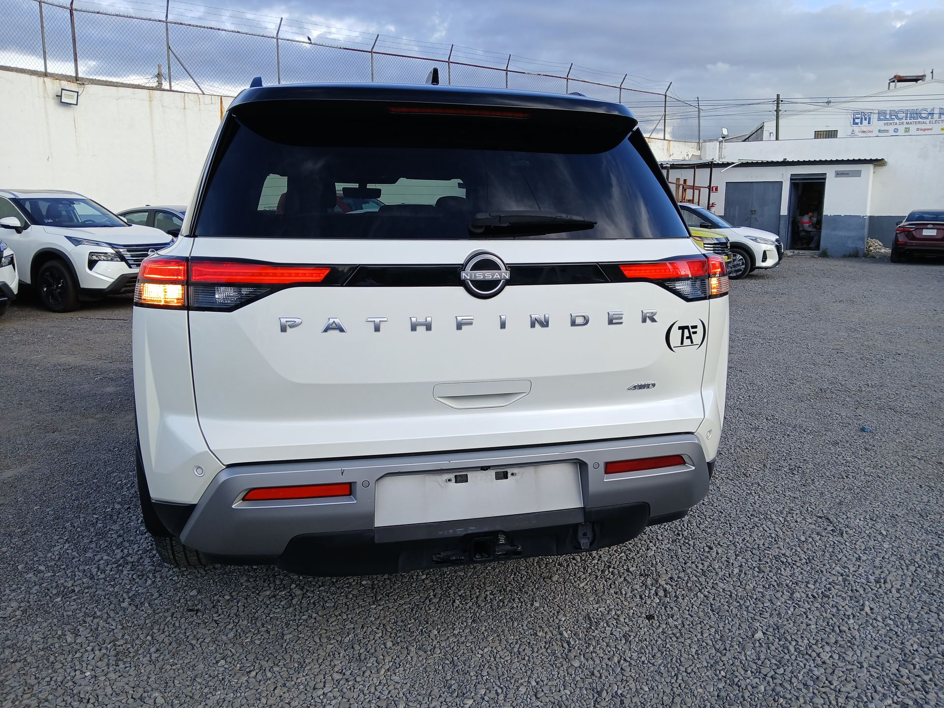 2024 Nissan PATHFINDER PLATINUM 4WD 24