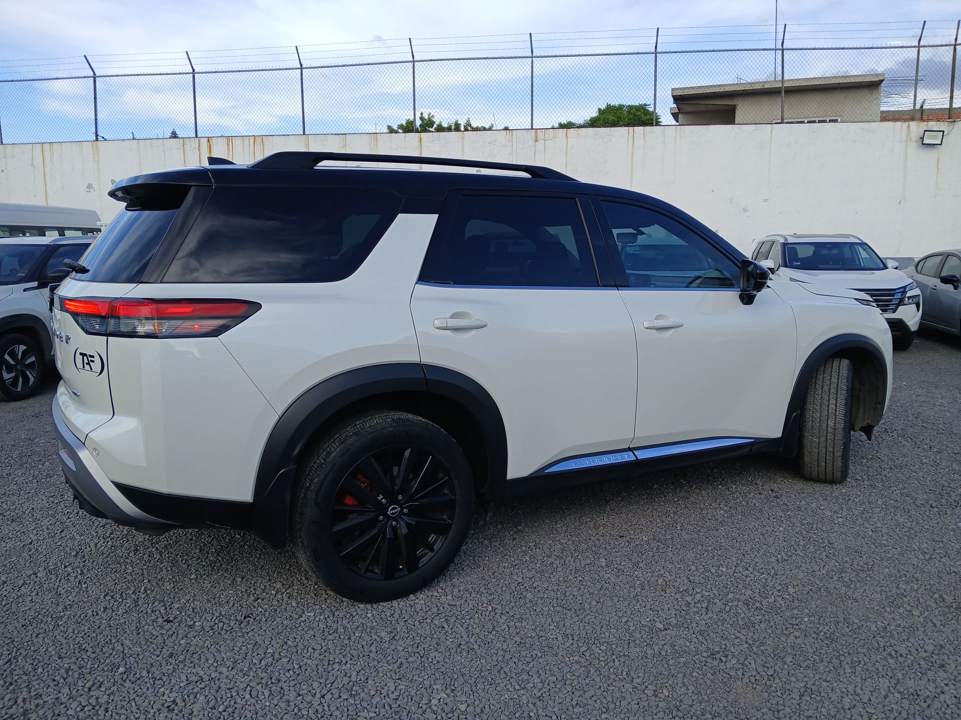2024 Nissan PATHFINDER PLATINUM 4WD 24