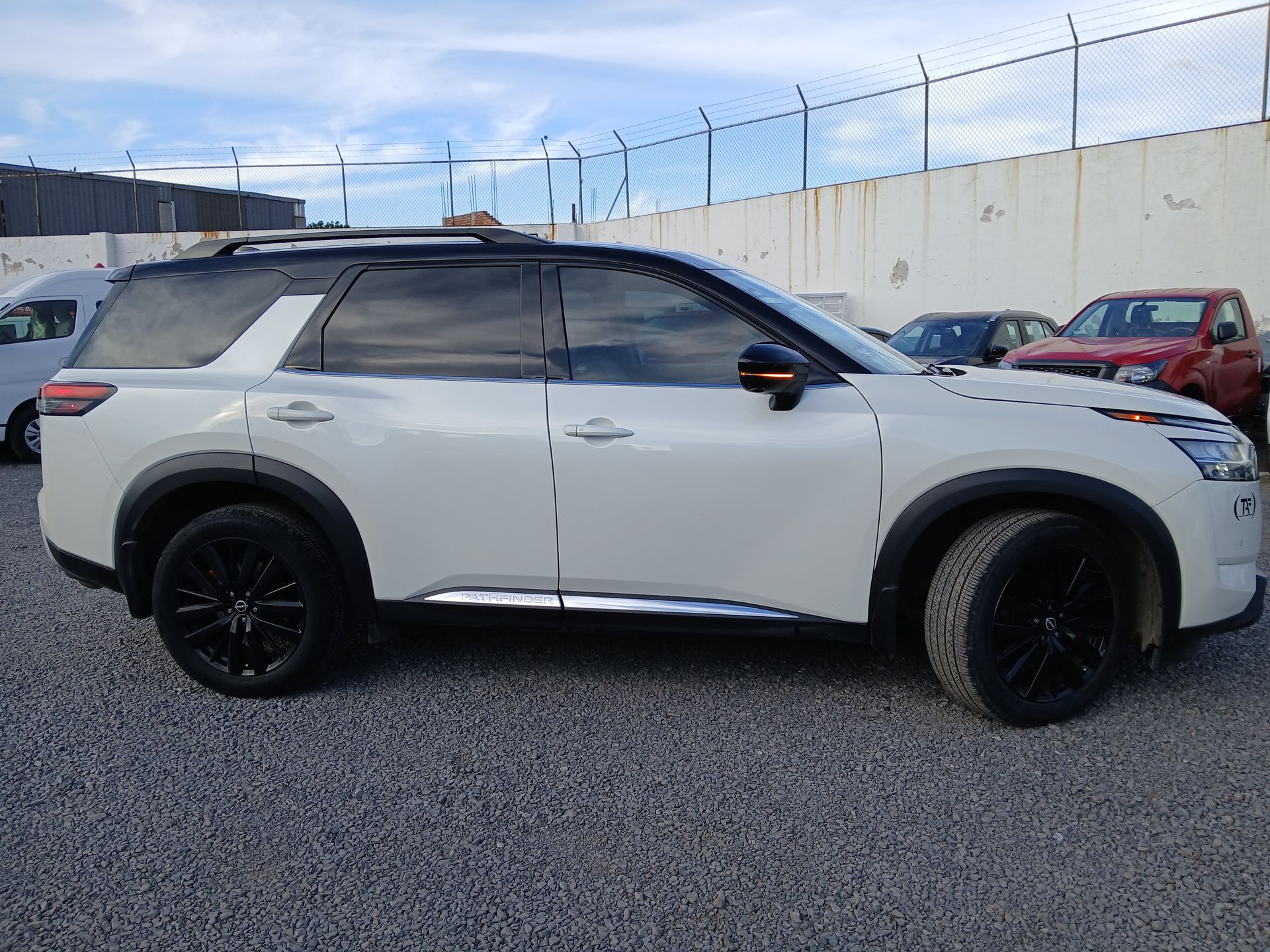 2024 Nissan PATHFINDER PLATINUM 4WD 24