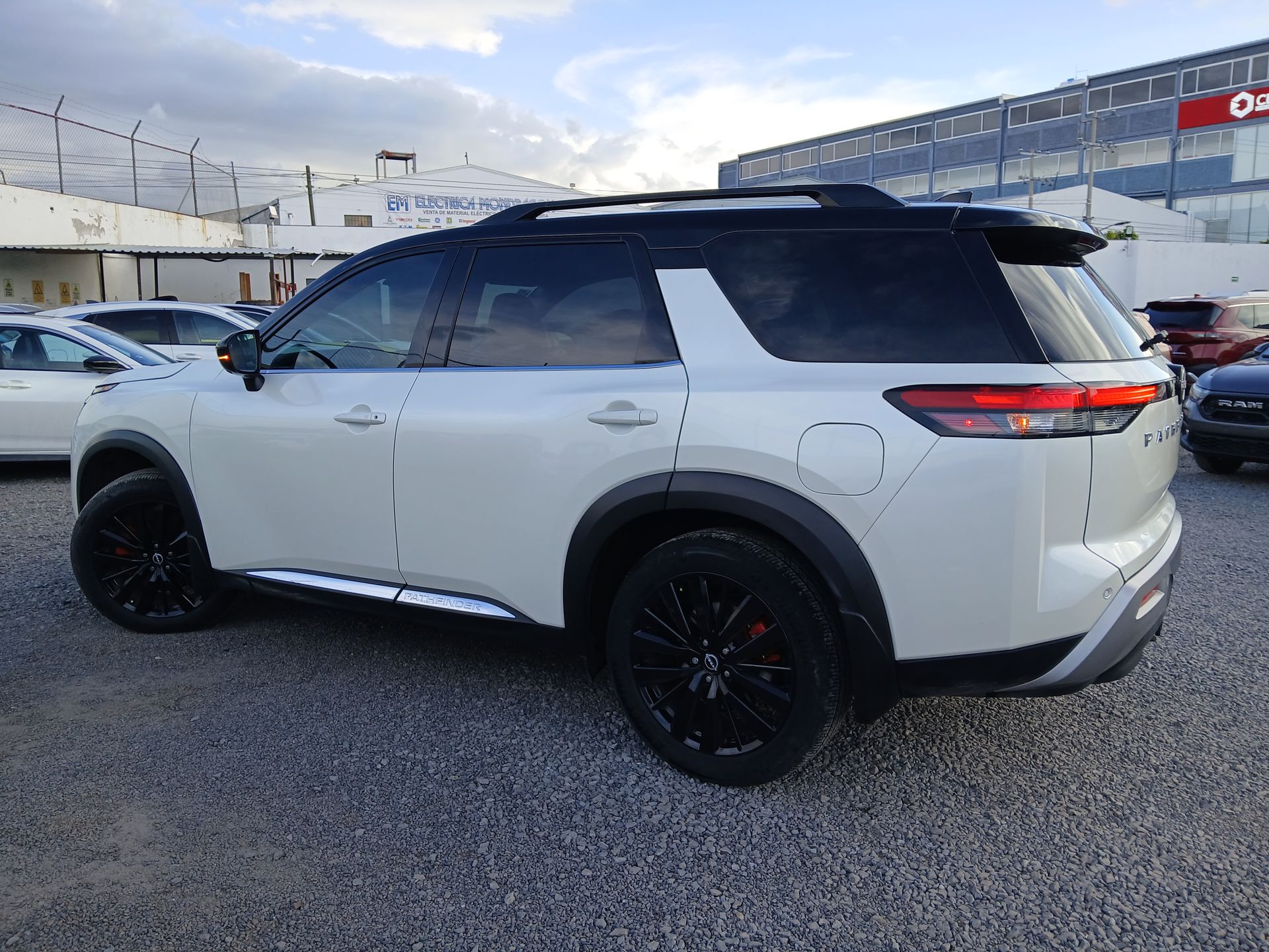 2024 Nissan PATHFINDER PLATINUM 4WD 24