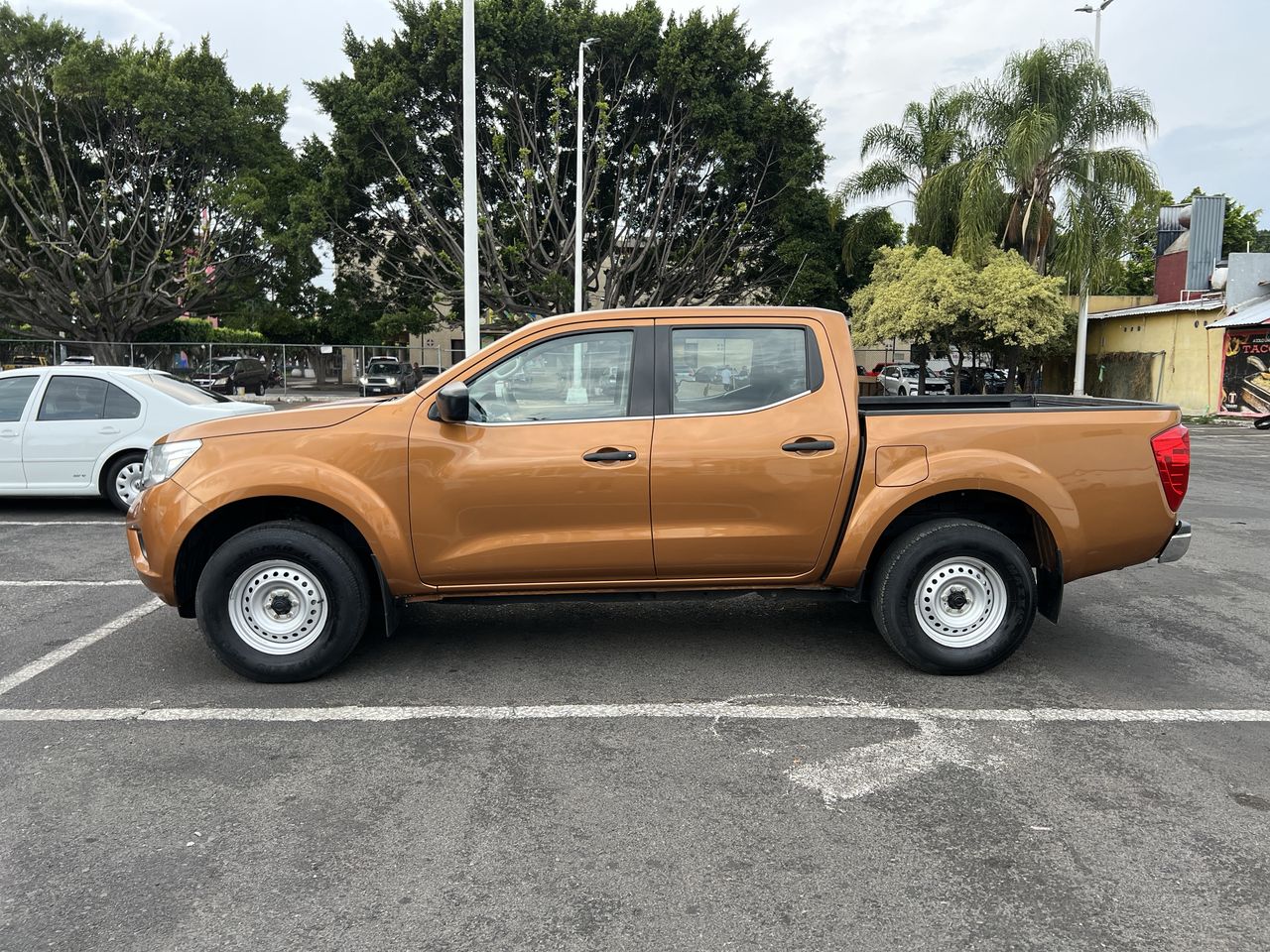 2020 Nissan NP300 FRONTIER XE T/M AC PAQ. SEG.6 VEL