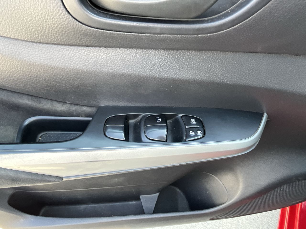 2017 Nissan FRONTIER DOBLE CABINA SE TM AC PAQ SEG 6VEL