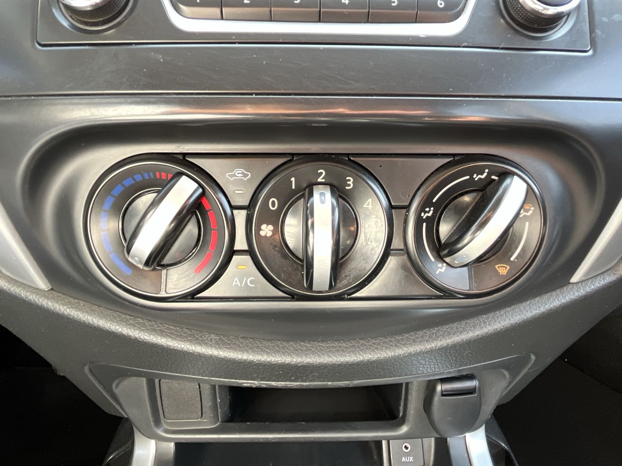 2017 Nissan FRONTIER DOBLE CABINA SE TM AC PAQ SEG 6VEL