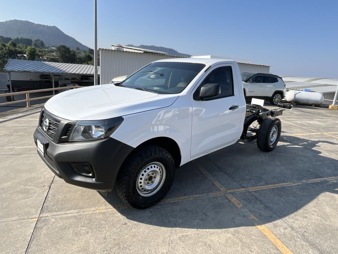 2020 Nissan NP300 CHASIS CAB. TM DH AC PAQ. SEG. VDC 6 VEL