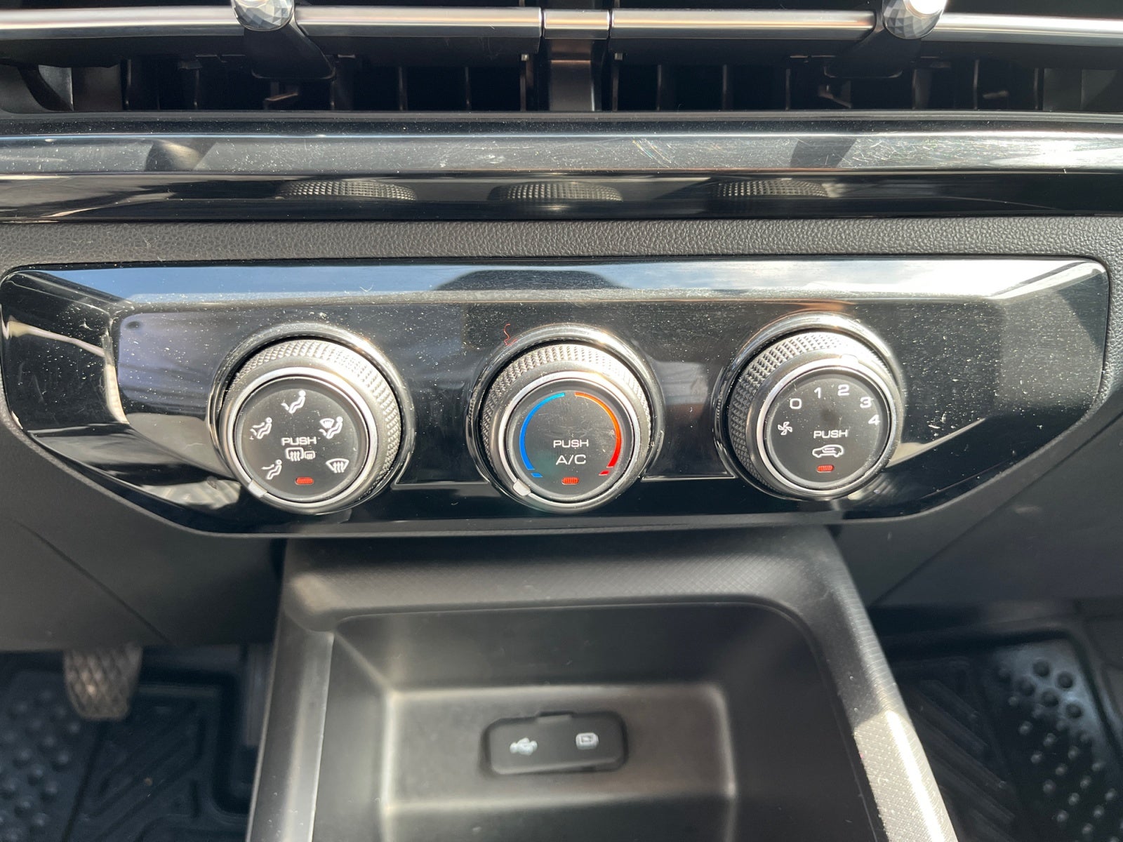 2024 Chevrolet AVEO LT MANUAL