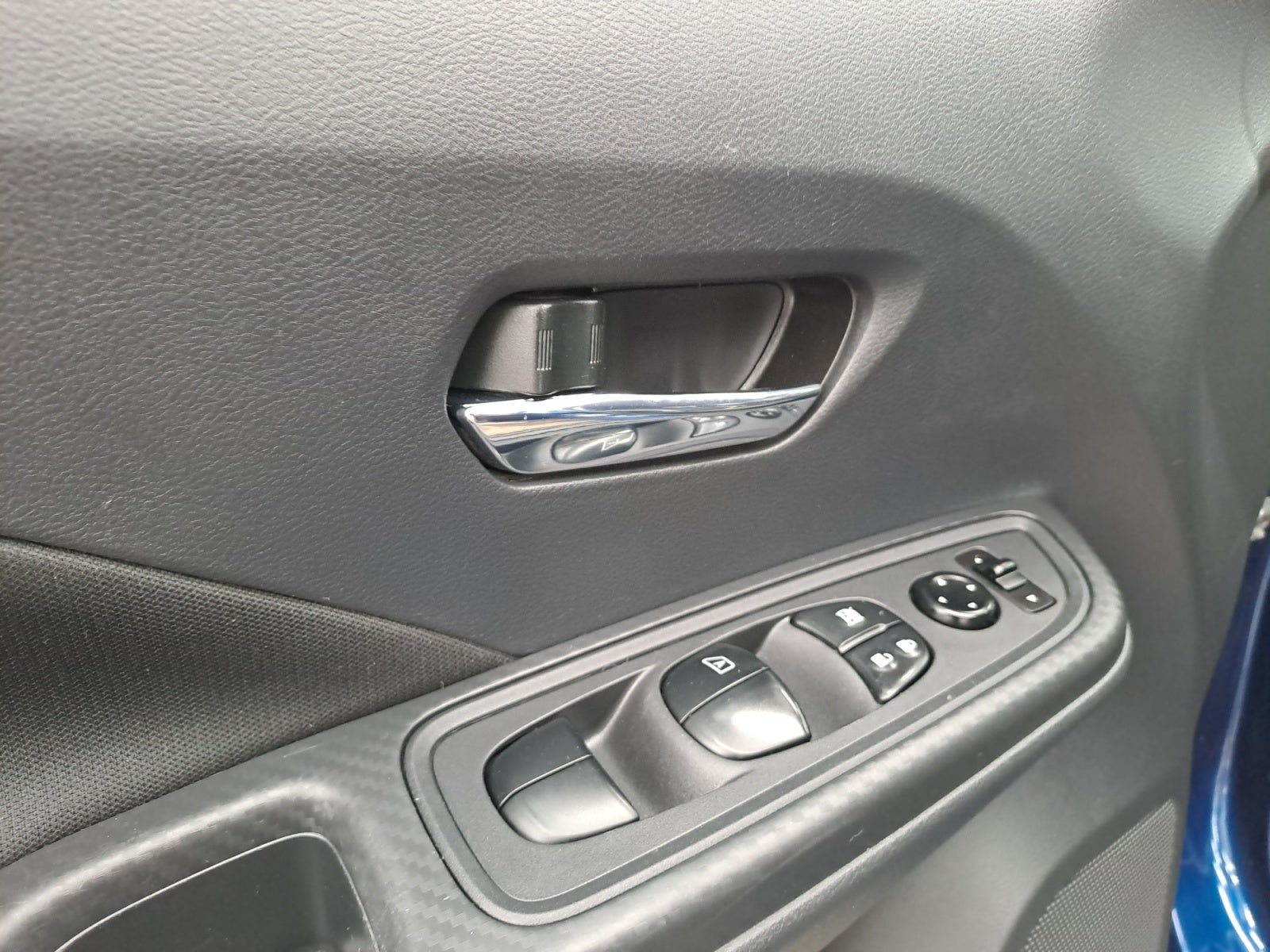 2022 Nissan VERSA ADVANCE MT 22