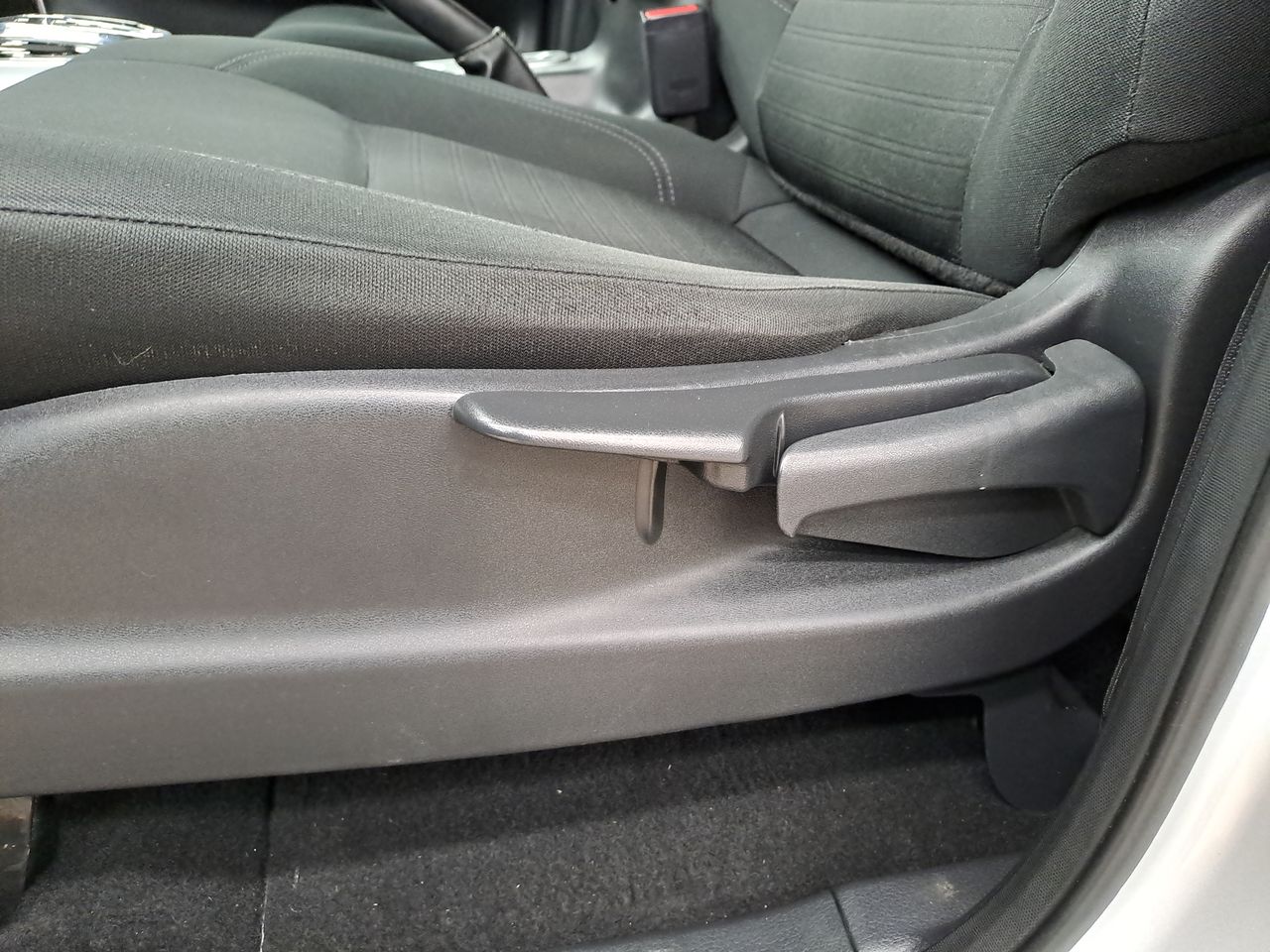 2022 Nissan FRONTIER LE TA 22