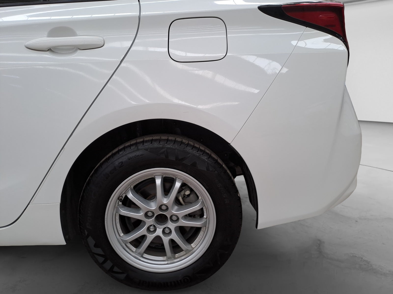 2021 Toyota PRIUS BASE