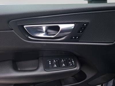 2022 Volvo XC60 MOMENTUM B5 AWD