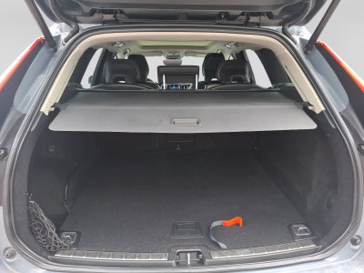 2022 Volvo XC60 MOMENTUM B5 AWD
